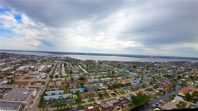 Building Photo - 4903 Vincennes St