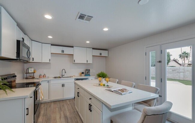 Building Photo - 3649 E Emile Zola Ave