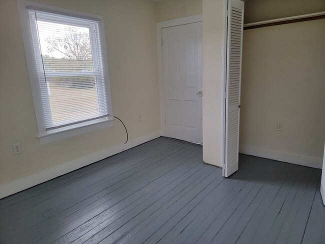 Building Photo - 14212 Shields Bridge Rd