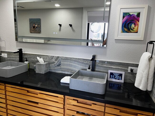 Building Photo - 2701 N Ocean Blvd