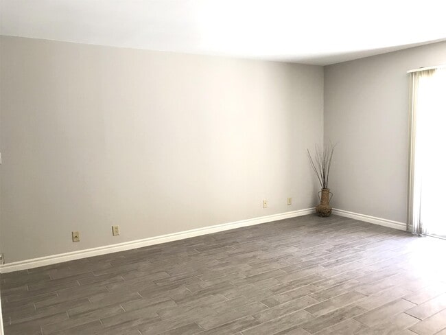 Building Photo - 5160 Indian River Dr