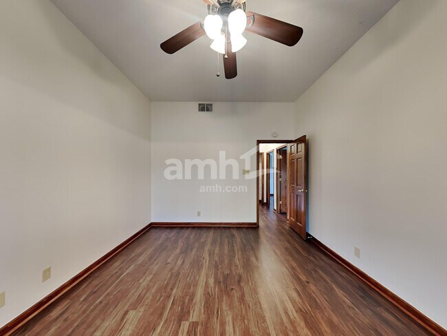 Building Photo - 9940 Wellcroft Ln