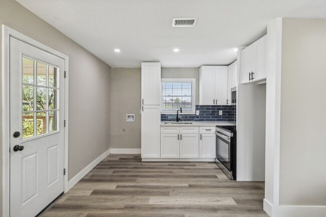 Building Photo - 1000 W Thomas Ave