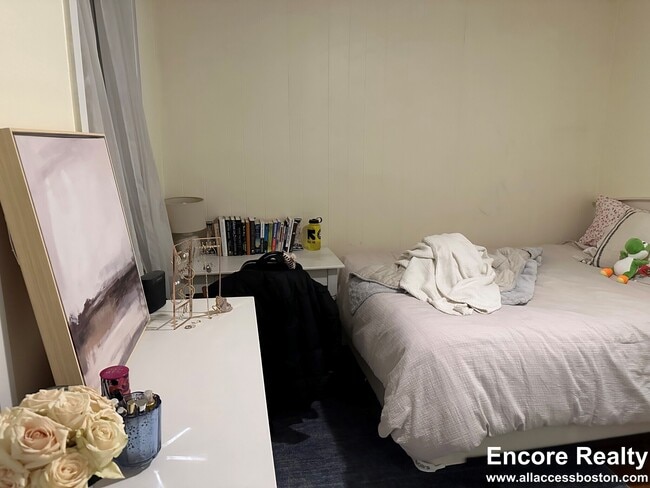 Building Photo - 145 Endicott St