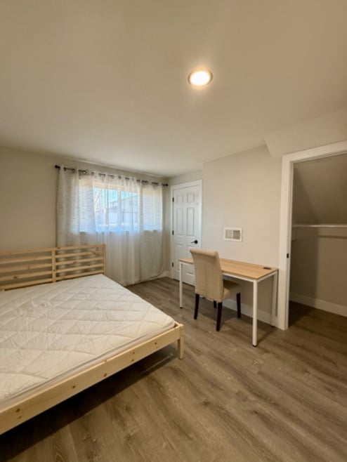 Building Photo - 9989 Dodge Dr