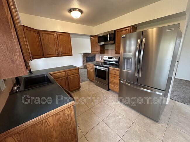 Building Photo - 9954 W Maryland Dr