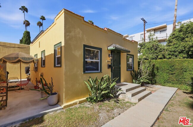 Building Photo - 1964 Dracena Dr