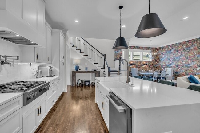 Building Photo - 5045 Kathryn Ave