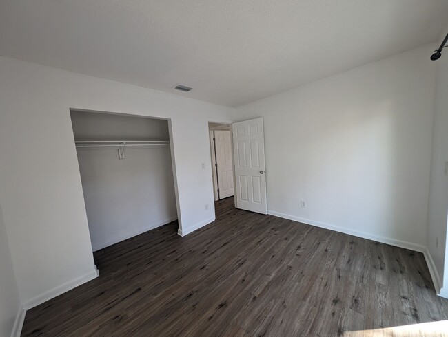 Building Photo - Crystal River 3/1 Duplex Available Near Wa...