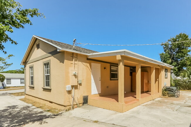 Building Photo - 932 43rd St