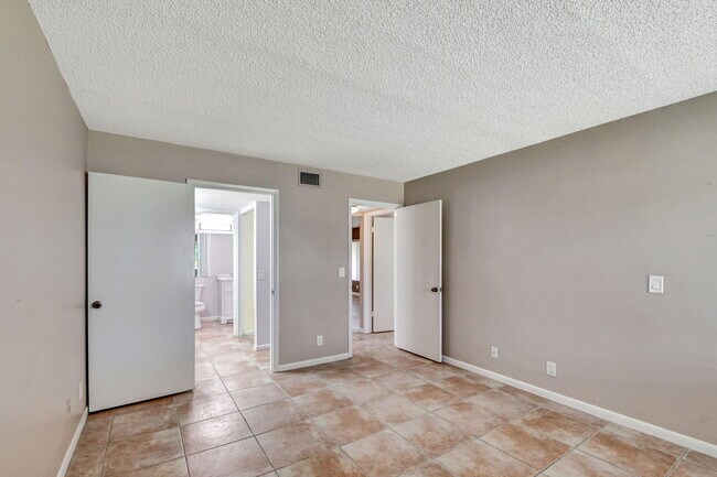 Building Photo - 3531 Tall Pine Way