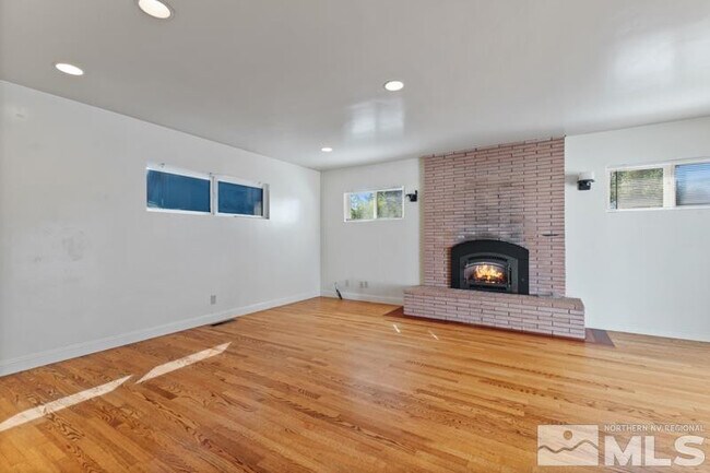 Building Photo - 1530 Allen St