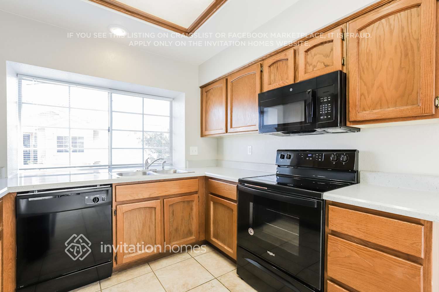 Building Photo - 7037 N 28th Dr