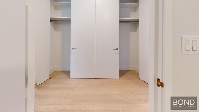 Building Photo - 452 Broome St