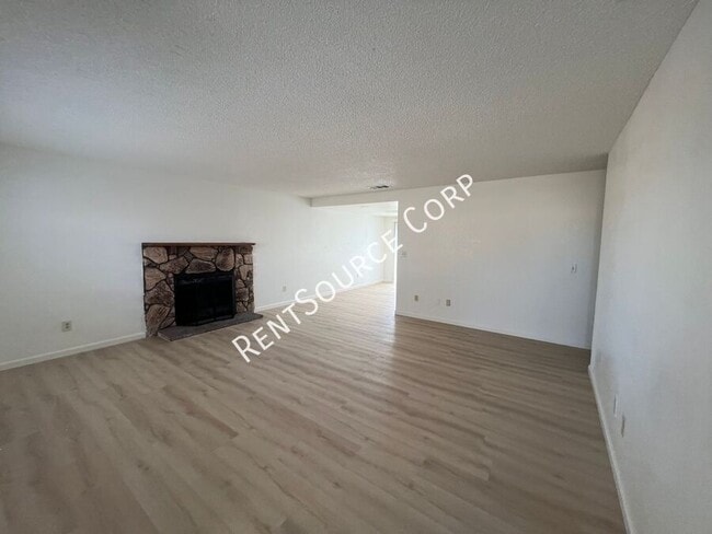 Building Photo - 841 Chateau Way