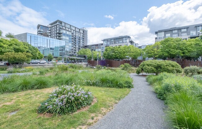 Building Photo - 1255 NW 9th Ave