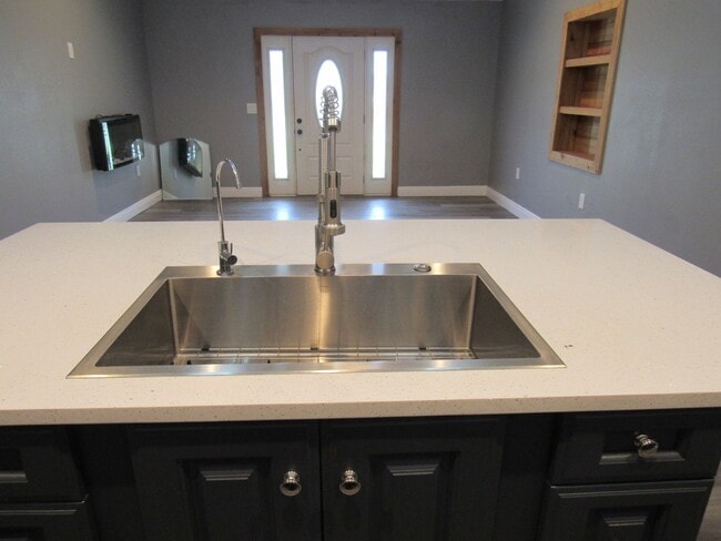 Building Photo - For Rent – Beautifully Remodeled 3 Bed, 2 ...