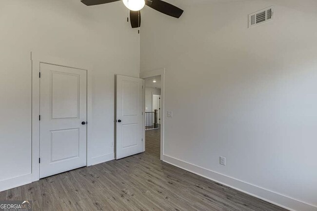 Building Photo - 585 Clayton St