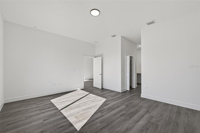 Building Photo - 511 Sweetwater Dr