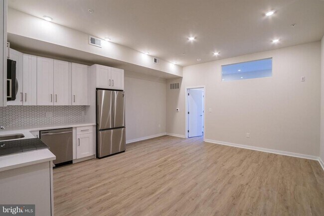 Building Photo - 1330 S Patton St