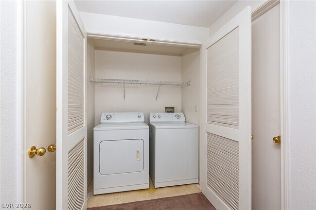 Building Photo - 8250 N Grand Canyon Dr