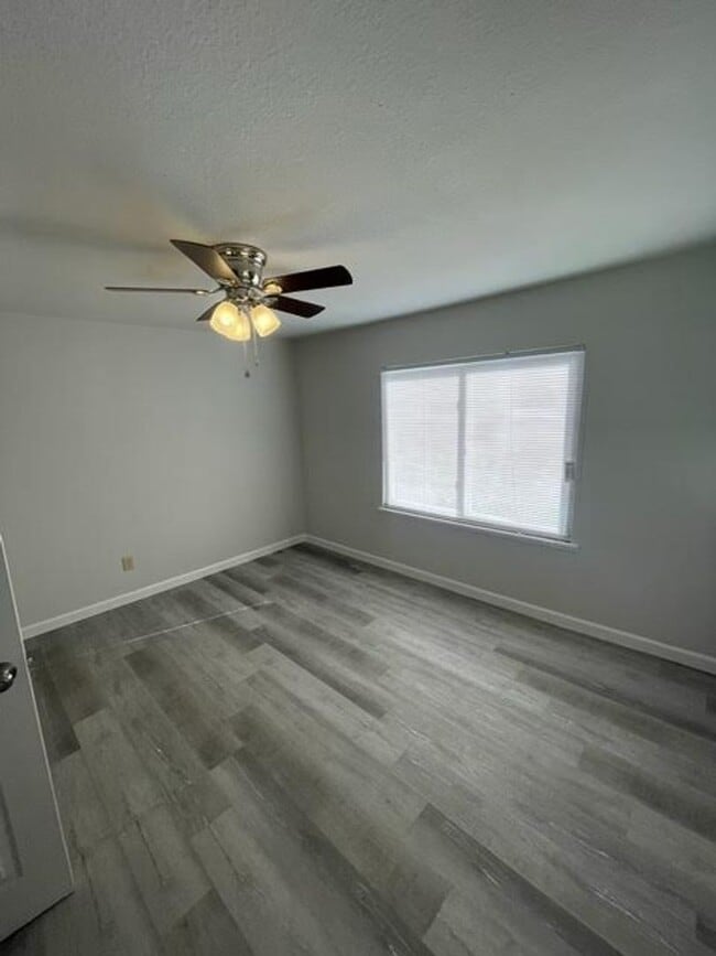 Building Photo - 3/1 in West, TX