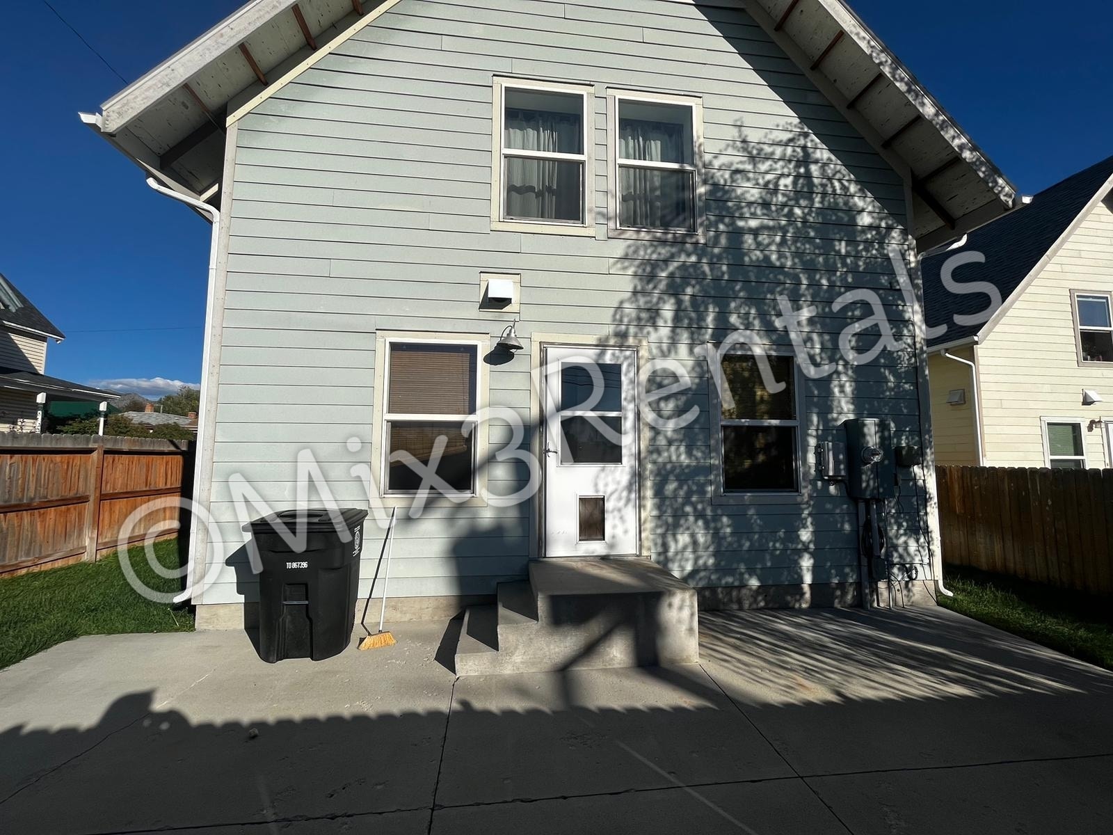 Building Photo - 807 S Main St