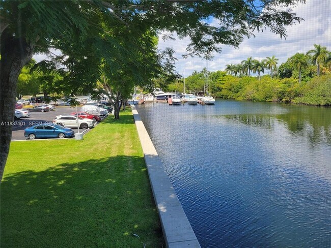 Primary Photo - 3401 N Country Club Dr