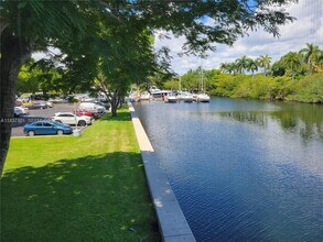 Building Photo - 3401 N Country Club Dr