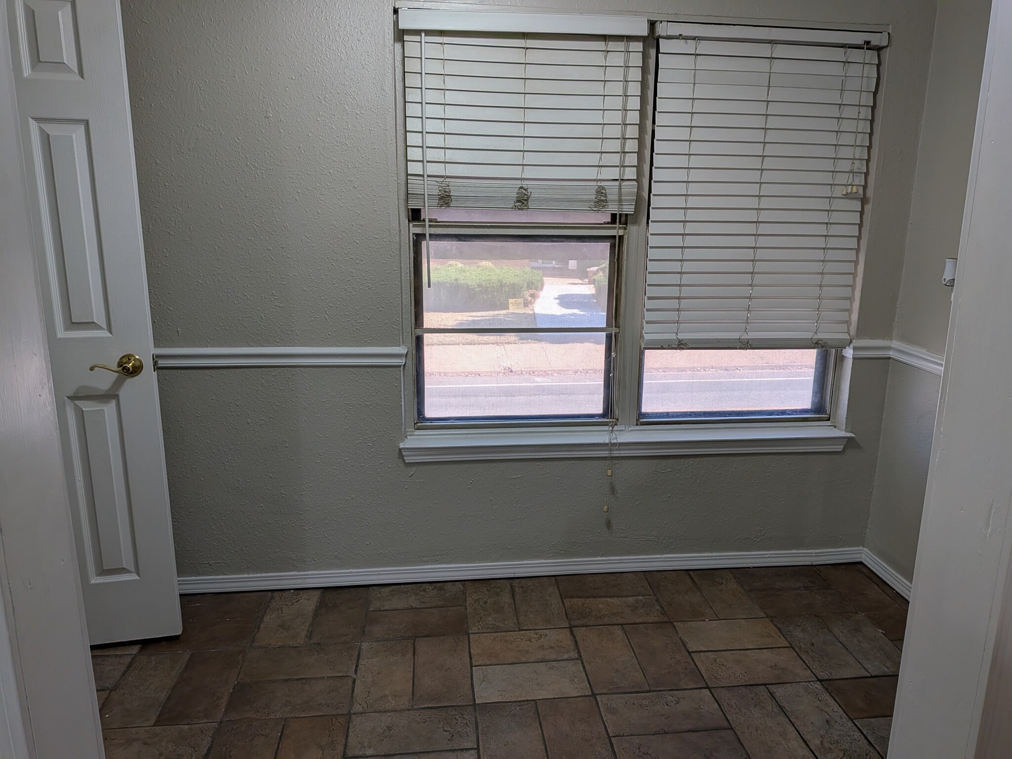 Building Photo - 117 N University Dr