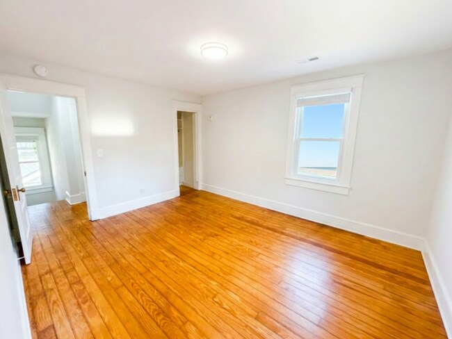 Building Photo - 209 4th Ave