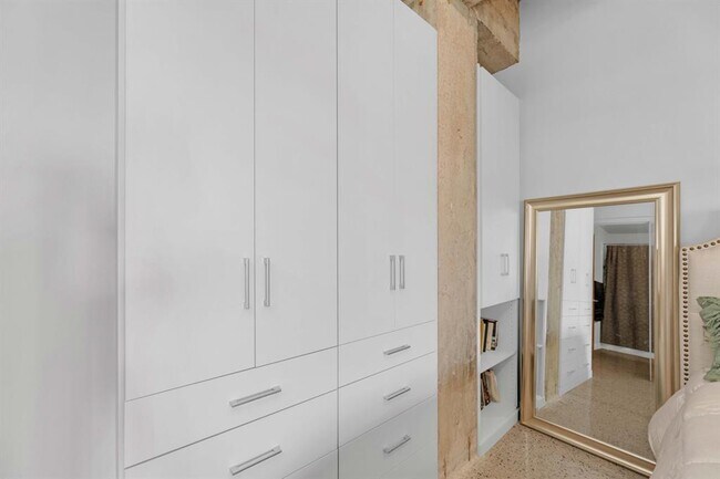 Building Photo - 710 Colorado St