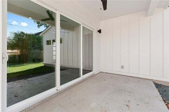 Building Photo - 603 Bissonet Ln