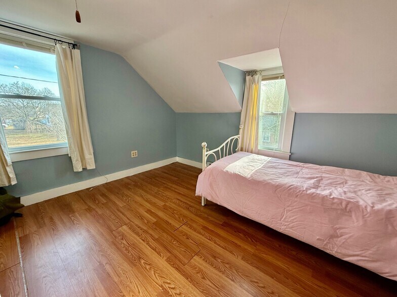 Building Photo - 120 Bloomingdale Rd