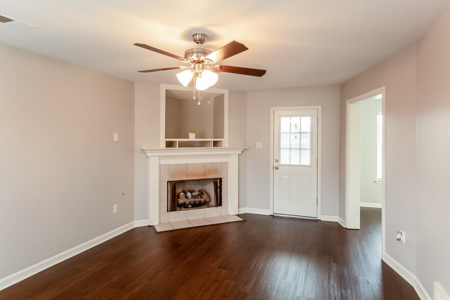 Building Photo - 906 Lakemont Dr