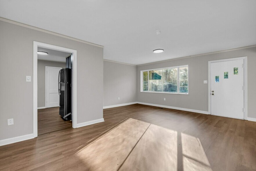 Building Photo - 170 Meadow Hill Rd