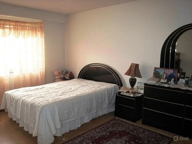 Building Photo - 573 Fairway View Dr