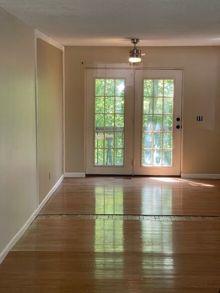 Dining area with French doors to deck - 1135 Breckenridge Dr