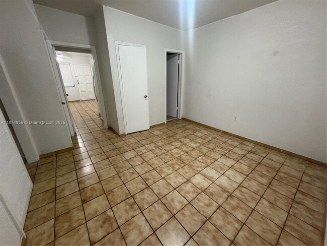 Building Photo - 3289 SW 25th St