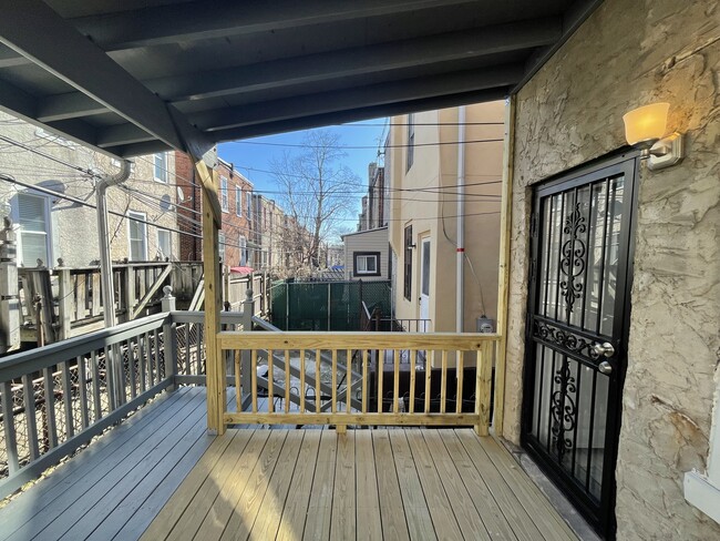 Building Photo - 1611 S Yewdall St