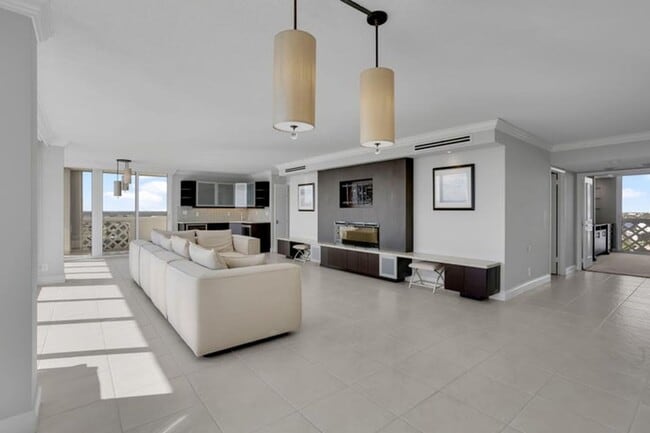 Building Photo - 1200 S Ocean Blvd