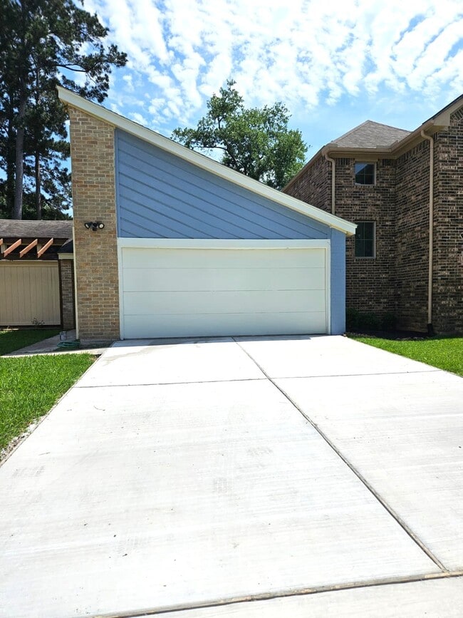 Building Photo - 11231 Glenforest Dr