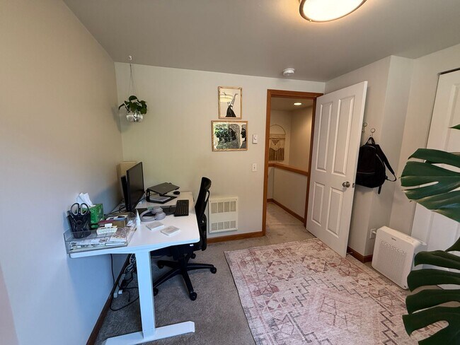 Building Photo - West Seattle Townhome