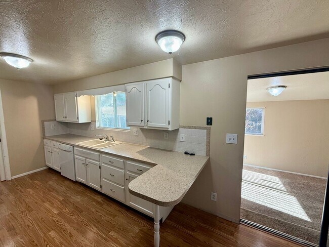 Building Photo - Charming, Updated Ranch-Style Home Near Lake Loveland