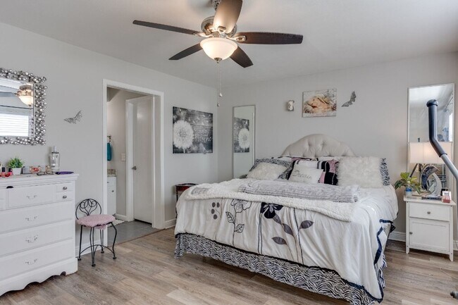 Building Photo - Charming Duplex in Norman!