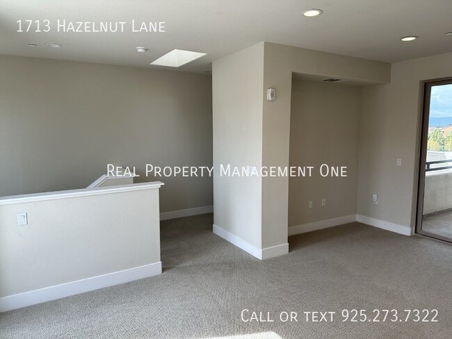 Building Photo - 1713 Hazelnut Ln