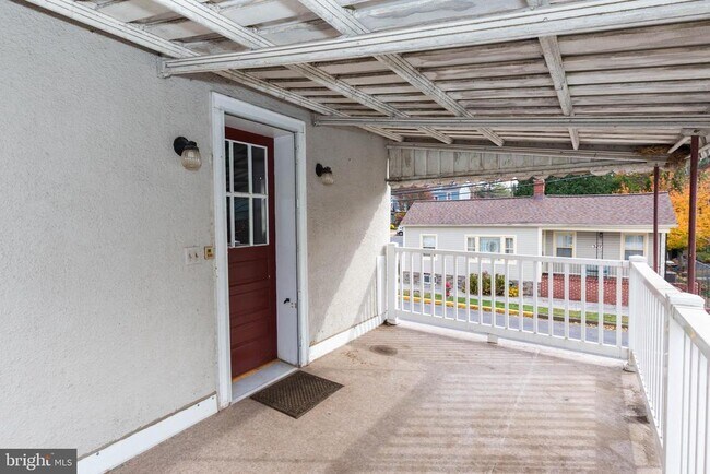 Primary Photo - 326 E Liberty St