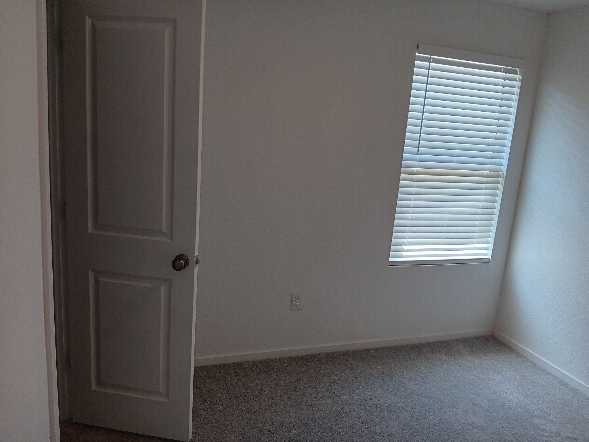Middle Bedroom - 20336 Red Coral