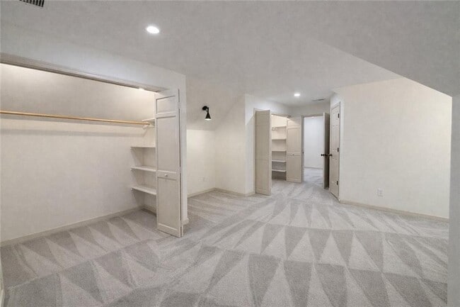 Building Photo - 807 Oak Bridge Ln