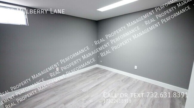 Building Photo - 20 Mulberry Ln